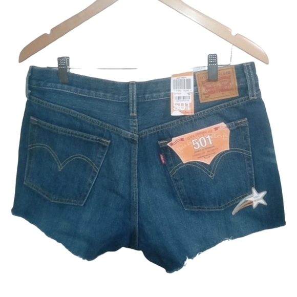 NWT Levi's Patchwork Cut- Off Shorts - Picture 5 of 6